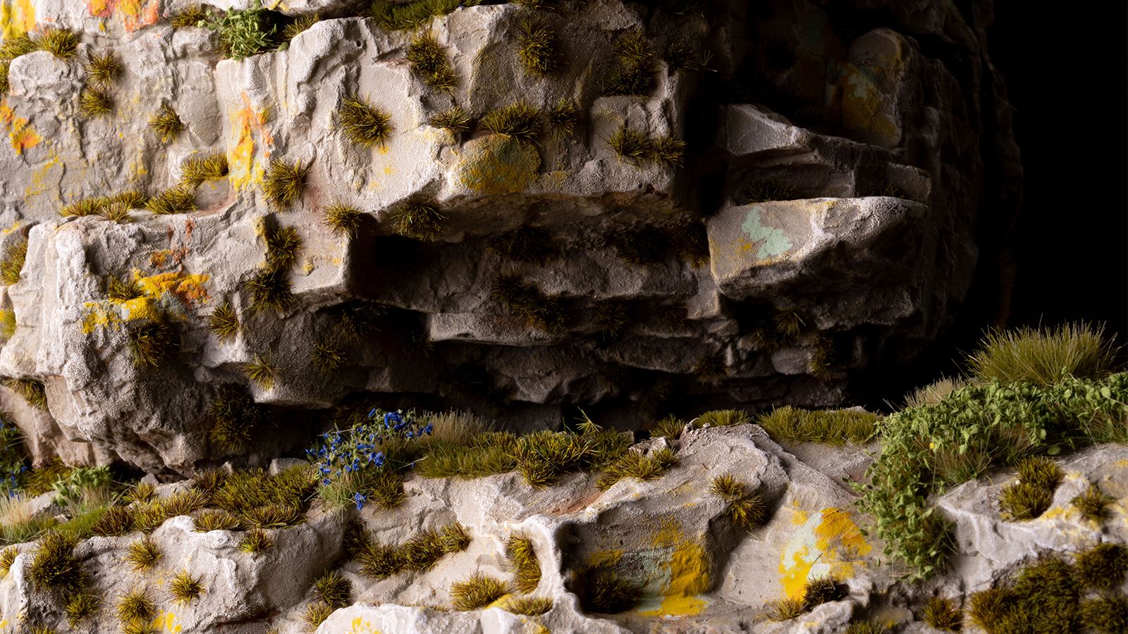 Tiny Tufts Dark Moss