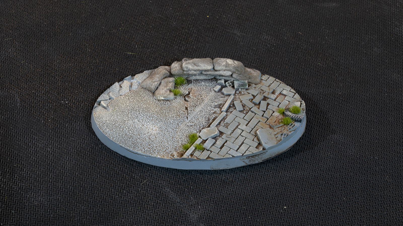 Urban Warfare Bases Oval 105mm (x1)